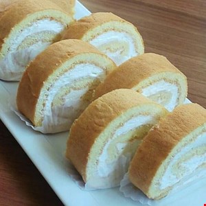 شیرینی رولت خامه ای ساده